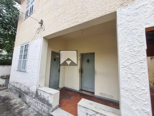 Casa 4 quartos e 2 banheiros, para alugar, no bairro Icaraí em Niterói