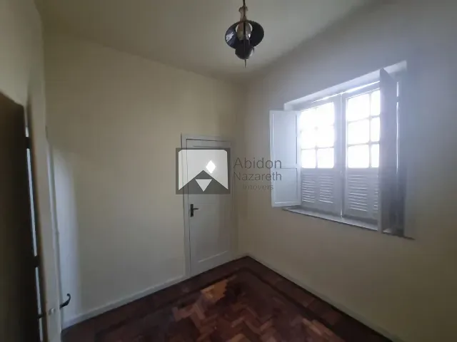 Casa 4 quartos e 2 banheiros, para alugar, no bairro Icaraí em Niterói