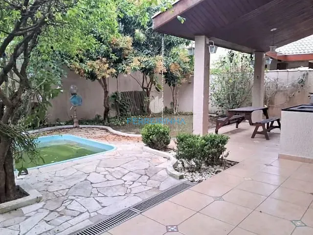 Casa com 325m² 4 quartos e 4 banheiros, à venda ou para alugar, no bairro Urbanova em São José dos Campos