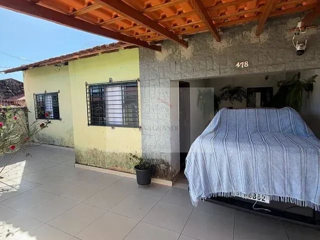 Casa com 180m² 3 quartos e 2 banheiros, à venda, no bairro Jardim Monte Carlo II em Rolândia