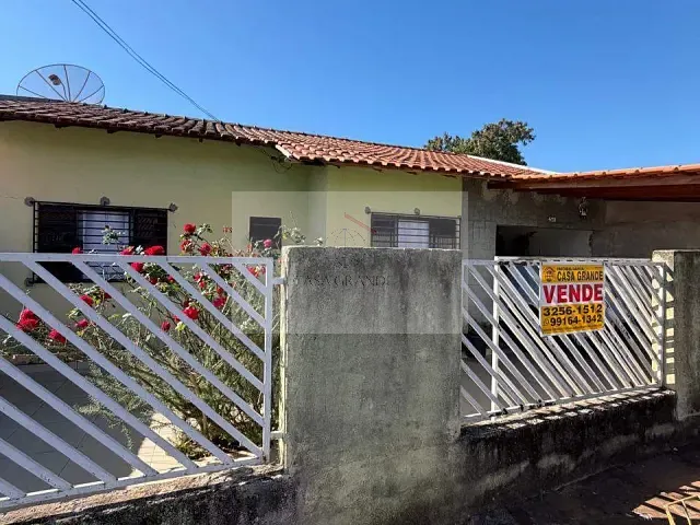 Casa com 180m² 3 quartos e 2 banheiros, à venda, no bairro Jardim Monte Carlo II em Rolândia
