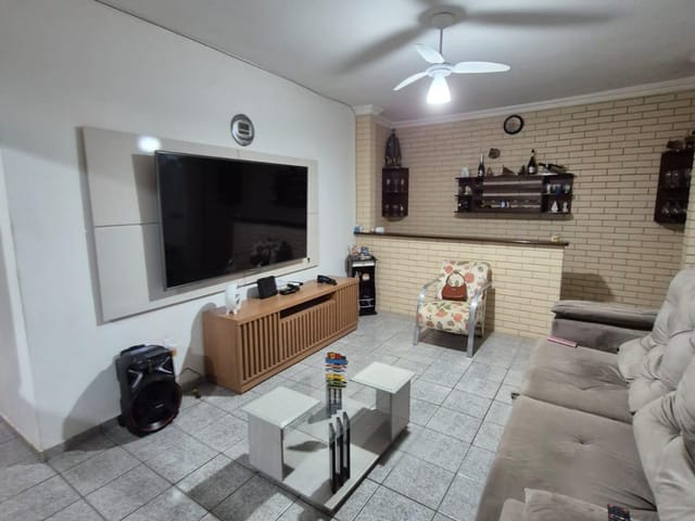 Casa 3 quartos e 2 banheiros, à venda, no bairro Bom Pastor em Cataguases