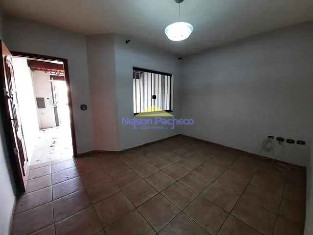 Casa com 173m² 3 quartos e 2 banheiros, para alugar, no bairro Jardim Gênova em Capivari