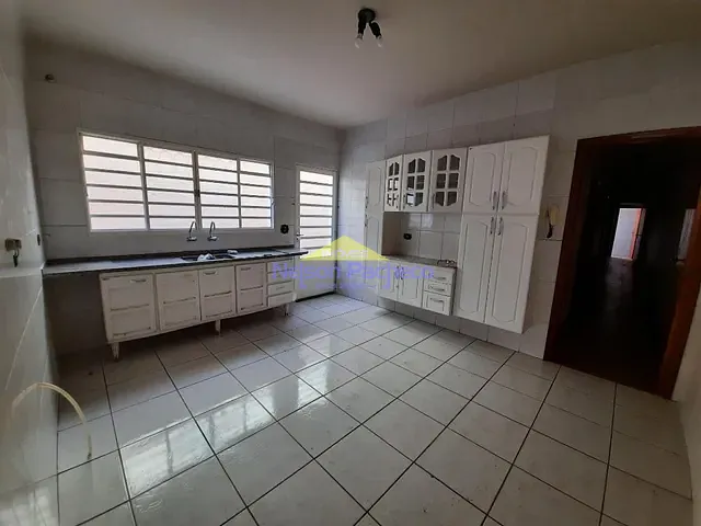 Casa com 173m² 3 quartos e 2 banheiros, para alugar, no bairro Jardim Gênova em Capivari