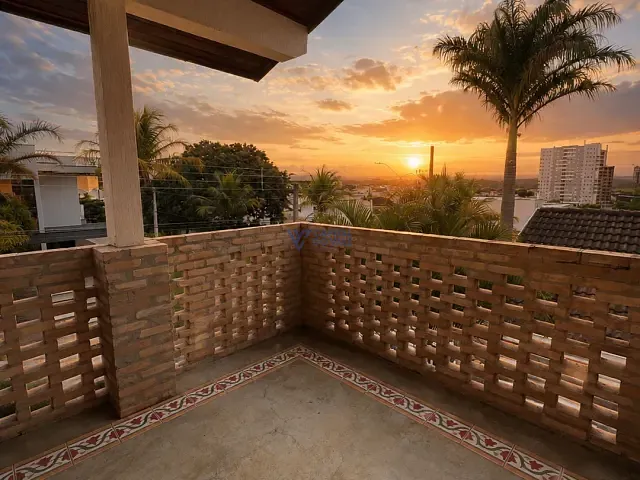 Casa 3 quartos e 3 banheiros, à venda ou para alugar, no bairro Loteamento Villa Branca em Jacareí