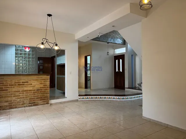 Casa 3 quartos e 3 banheiros, à venda ou para alugar, no bairro Loteamento Villa Branca em Jacareí