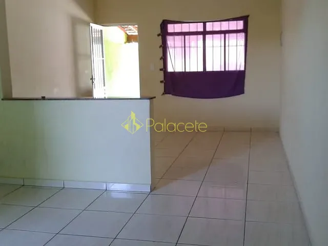 Casa com 100m² 2 quartos e 1 banheiro, à venda, no bairro Conjunto Residencial Araretama em Pindamonhangaba