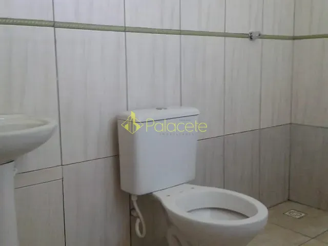 Casa com 100m² 2 quartos e 1 banheiro, à venda, no bairro Conjunto Residencial Araretama em Pindamonhangaba