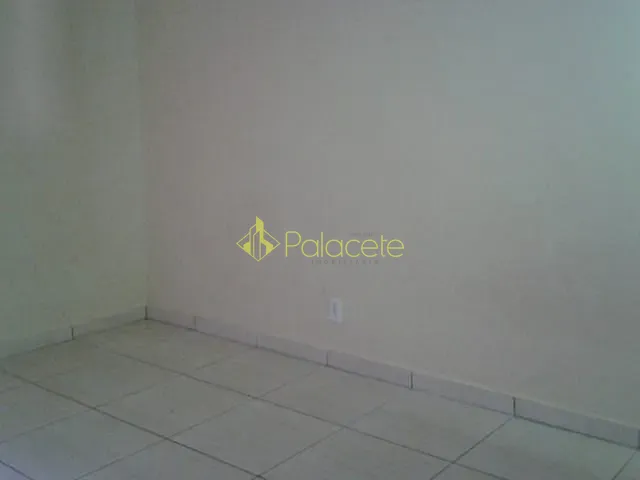 Casa com 100m² 2 quartos e 1 banheiro, à venda, no bairro Conjunto Residencial Araretama em Pindamonhangaba