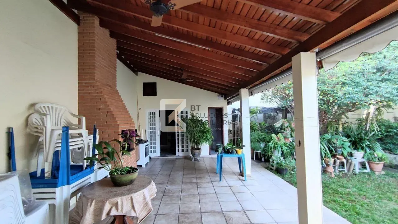 Casa, 3 quartos, 213 m² - Foto 1