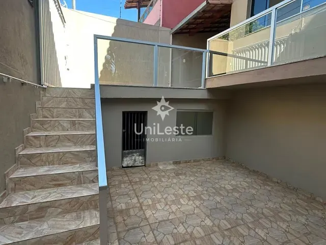 Casa 4 quartos e 3 banheiros, à venda, no bairro Heliópolis em Belo Horizonte