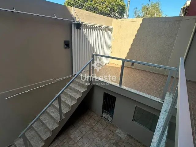 Casa 4 quartos e 3 banheiros, à venda, no bairro Heliópolis em Belo Horizonte