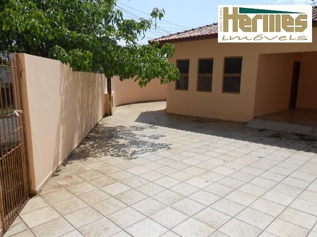 Casa com 400m² 2 quartos e 1 banheiro, para alugar, no bairro Sítio Cabreúva em Paulínia