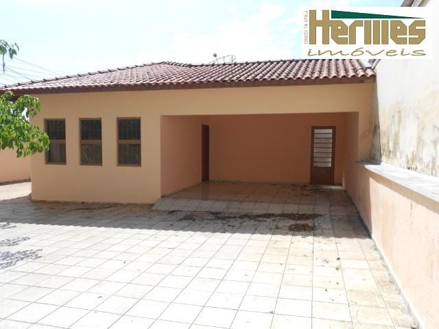 Casa com 400m² 2 quartos e 1 banheiro, para alugar, no bairro Sítio Cabreúva em Paulínia