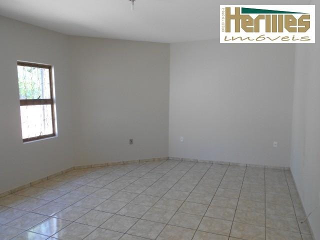 Casa com 400m² 2 quartos e 1 banheiro, para alugar, no bairro Sítio Cabreúva em Paulínia