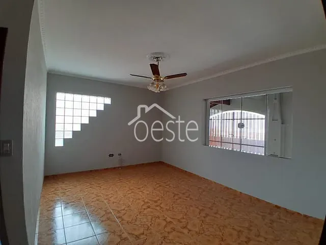 Casa com 250m² 5 quartos e 3 banheiros, para alugar, no bairro Vila Brasil em Santa Bárbara D'Oeste