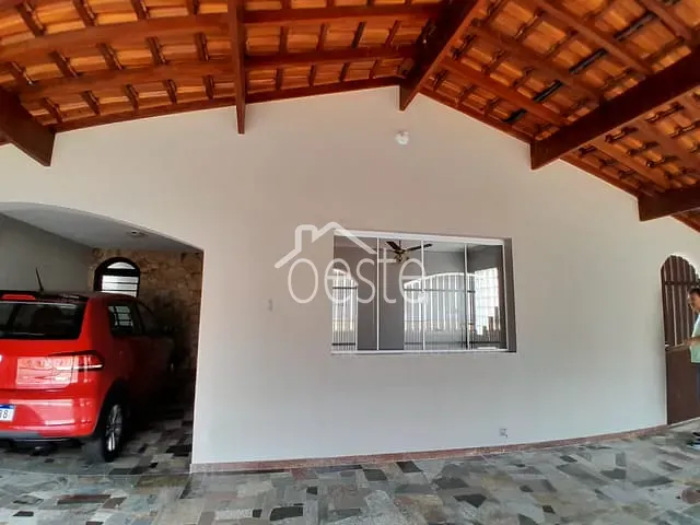 Casa com 250m² 5 quartos e 3 banheiros, para alugar, no bairro Vila Brasil em Santa Bárbara D'Oeste