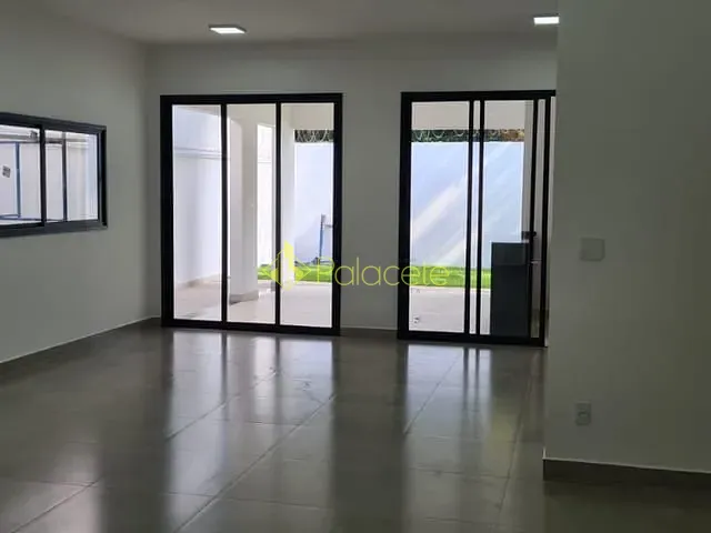 Casa com 318m² 3 quartos e 3 banheiros, à venda, no bairro Guedes em Tremembé