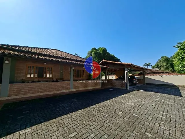 Casa com 1m² 5 quartos e 3 banheiros, à venda ou para alugar, no bairro Cantagalo em Guapimirim