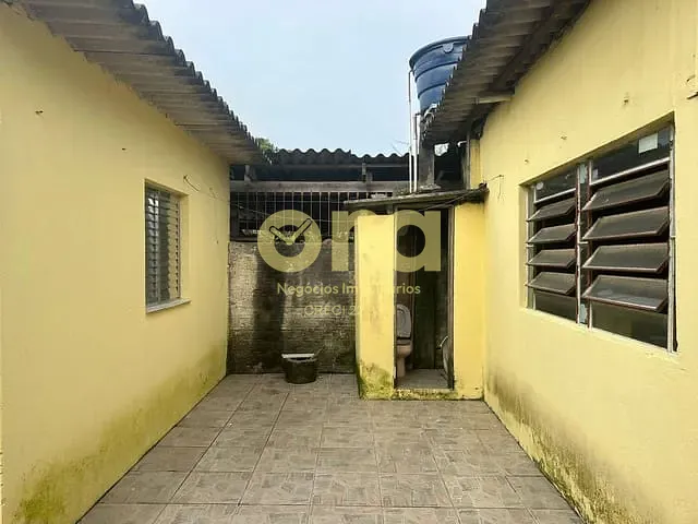 Casa com 300m² 2 quartos e 2 banheiros, à venda, no bairro Três Vendas em Pelotas