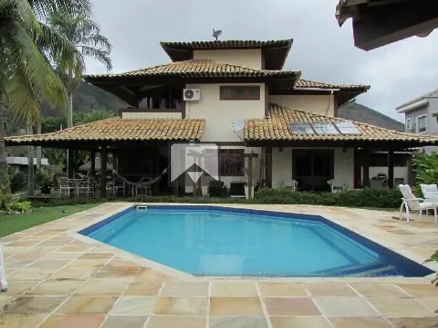 Casa com 1185m² 4 quartos e 6 banheiros, à venda, no bairro Itaipu em Niterói