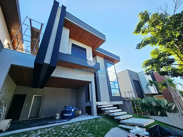 Casa com 374m² 4 quartos e 4 banheiros, à venda, no bairro Urbanova em São José dos Campos
