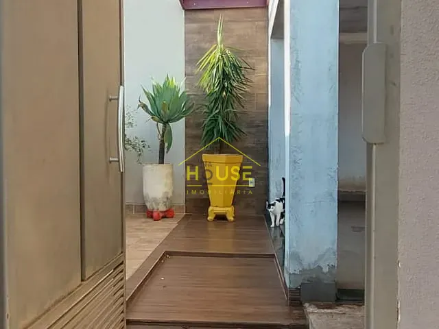Casa com 220m² 3 quartos e 2 banheiros, à venda, no bairro Parque Cidade Jardim em Votuporanga