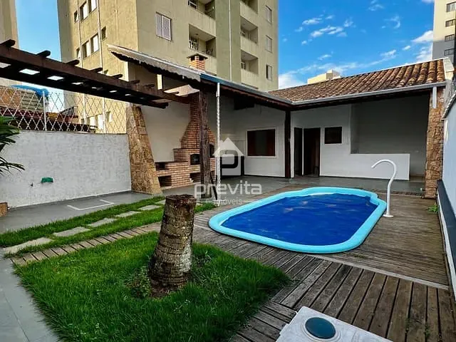 Casa com 150m² 4 quartos e 4 banheiros, à venda ou para alugar, no bairro Vila das Jabuticabeiras em Taubaté