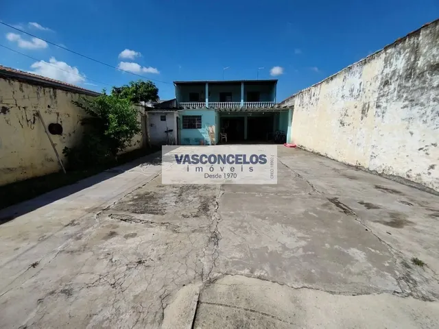 Casa com 300m² 3 quartos e 2 banheiros, à venda, no bairro Vila Industrial em São José Dos Campos