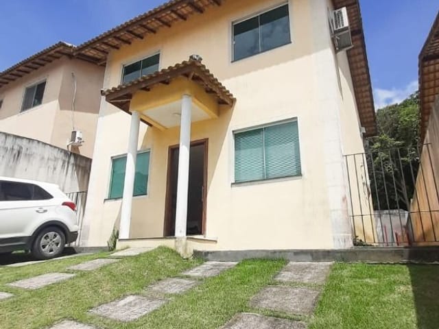 Casa com 200m² 3 quartos e 3 banheiros, à venda, no bairro Granja dos Cavaleiros em Macaé
