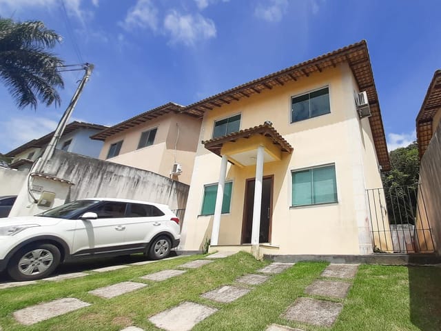 Casa com 200m² 3 quartos e 3 banheiros, à venda, no bairro Granja dos Cavaleiros em Macaé