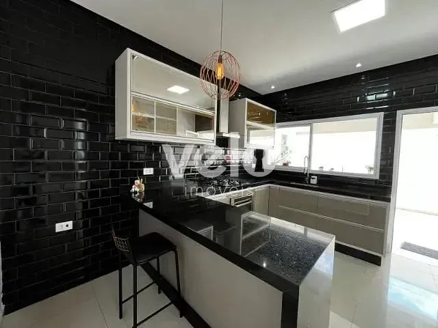 Casa com 350m² 3 quartos e 4 banheiros, à venda, no bairro Piracangaguá em Taubaté