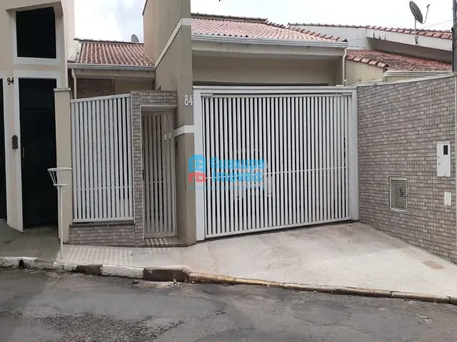 Casa com 296m², à venda, no bairro Jardim Planalto em Guaxupé
