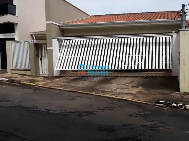 Casa com 296m², à venda, no bairro Jardim Planalto em Guaxupé