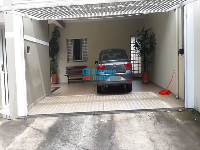 Casa com 296m², à venda, no bairro Jardim Planalto em Guaxupé