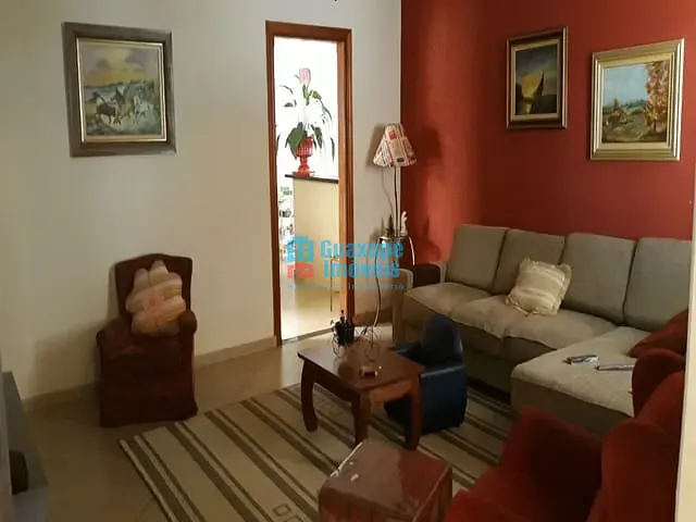 Casa com 296m², à venda, no bairro Jardim Planalto em Guaxupé