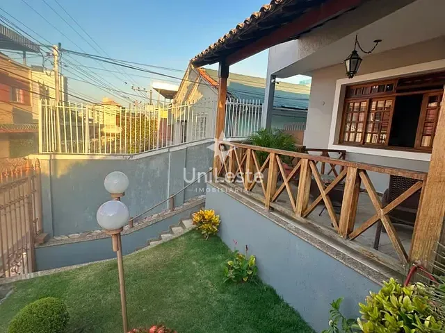 Casa 4 quartos e 3 banheiros, à venda, no bairro Sagrada Família em Belo Horizonte