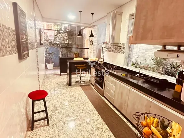 Casa 4 quartos e 3 banheiros, à venda, no bairro Sagrada Família em Belo Horizonte