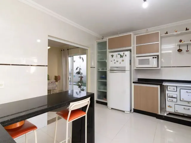 Casa com 400m² 2 quartos e 3 banheiros, à venda, no bairro São Braz em Curitiba