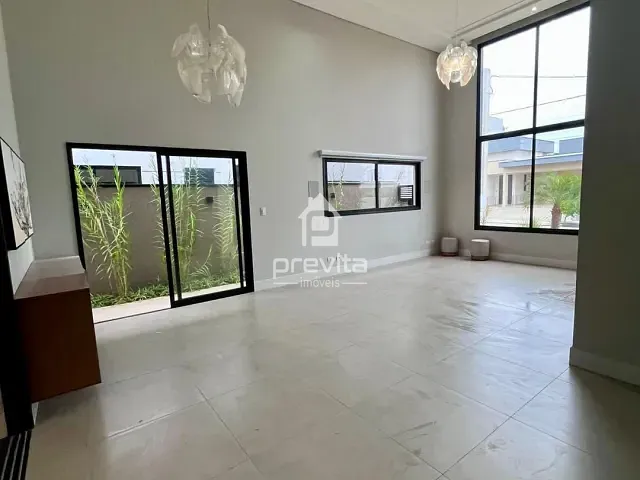 Casa com 325m² 3 quartos e 3 banheiros, para alugar, no bairro Piracangaguá em Taubaté