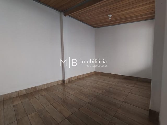 Casa 4 quartos e 2 banheiros, para alugar, no bairro Centro em Lavras