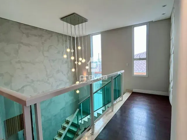 Casa com 300m² 3 quartos e 5 banheiros, para alugar, no bairro Piracangaguá em Taubaté