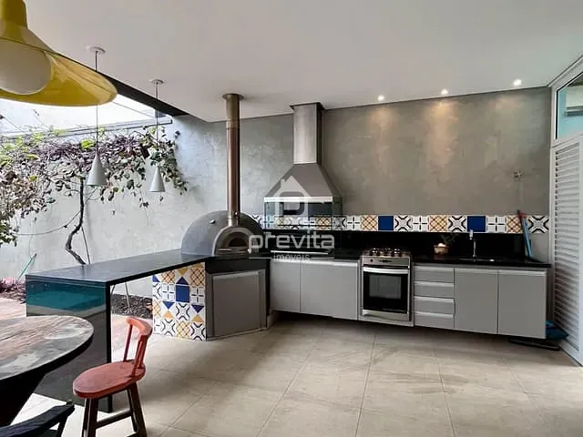 Casa com 300m² 3 quartos e 5 banheiros, para alugar, no bairro Piracangaguá em Taubaté