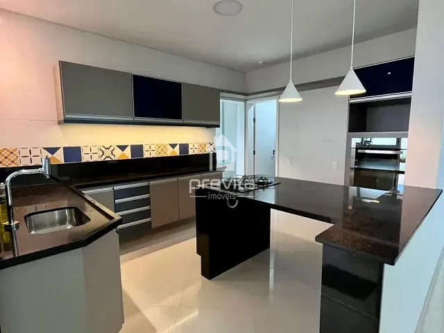 Casa com 300m² 3 quartos e 5 banheiros, para alugar, no bairro Piracangaguá em Taubaté