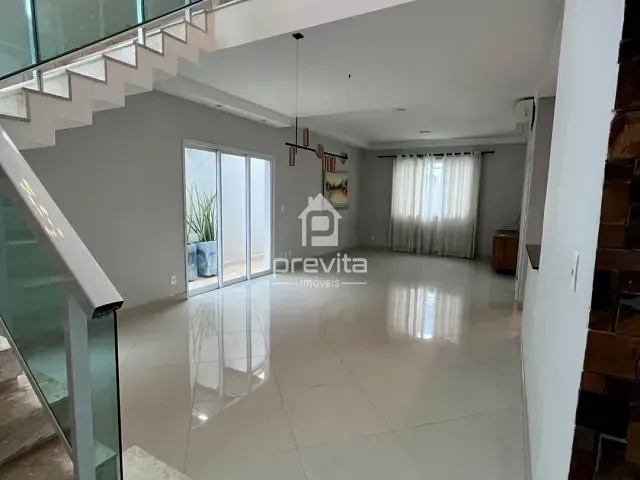 Casa com 300m² 3 quartos e 5 banheiros, para alugar, no bairro Piracangaguá em Taubaté