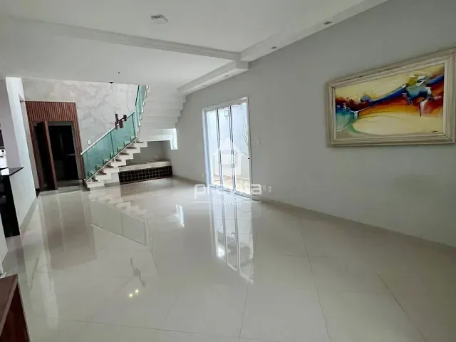 Casa com 300m² 3 quartos e 5 banheiros, para alugar, no bairro Piracangaguá em Taubaté