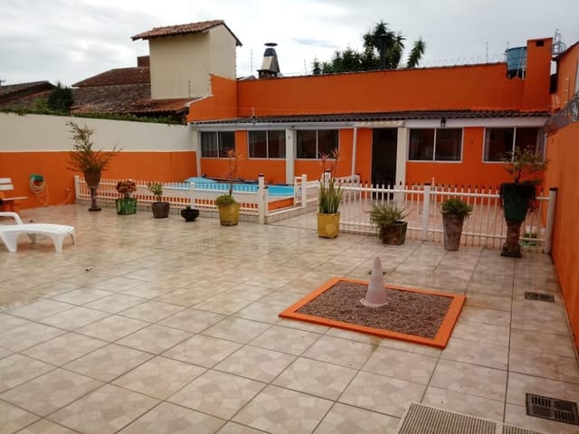 Casa com 330m² 2 quartos e 3 banheiros, à venda, no bairro Laranjal em Pelotas