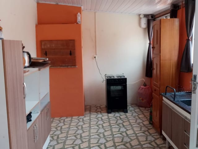 Casa com 330m² 2 quartos e 3 banheiros, à venda, no bairro Laranjal em Pelotas