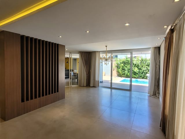 Casa com 450m² 4 quartos e 5 banheiros, à venda ou para alugar, no bairro Estrela em Ponta Grossa