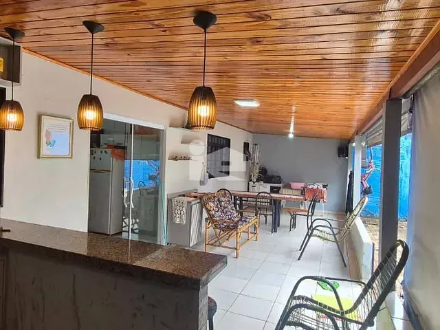 Casa 3 quartos e 2 banheiros, à venda, no bairro Jardim Nobre em Rolândia